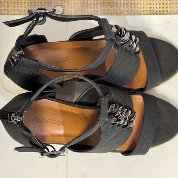Maurices Black Heeled Sandals with Chain Detail great condition size 8 - Picture 4 of 5